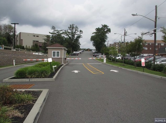 1 River Rd #16-e, Nutley, NJ 07110