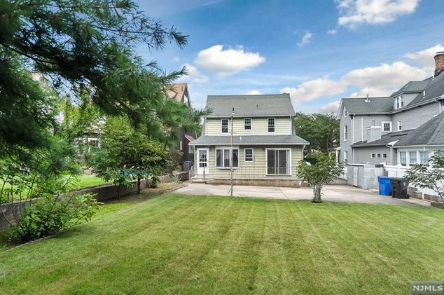 115 Passaic Ave, Rutherford NJ  07070-1919 exterior