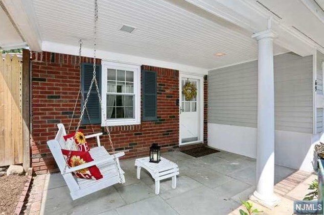 69 Beech St, Hillsdale, NJ 07642-2541