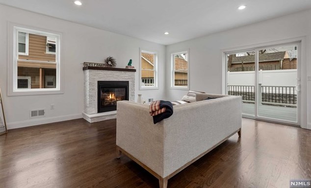 317 Jefferson St, Carlstadt, NJ 07072