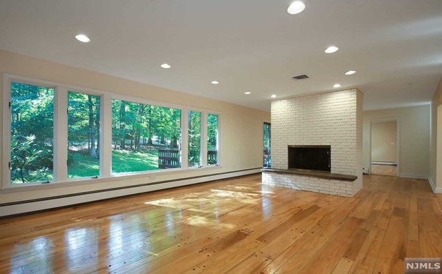 8 Deborah Ct, Westwood NJ  07677-8113 exterior