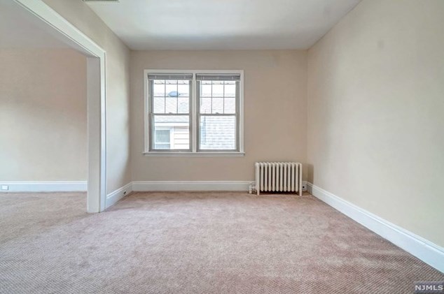 683 Teneyck Ave, Lyndhurst NJ 07071-2824 exterior