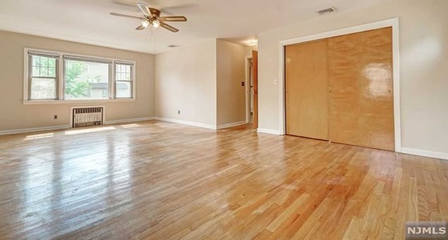 683 Teneyck Ave, Lyndhurst NJ 07071-2824 exterior