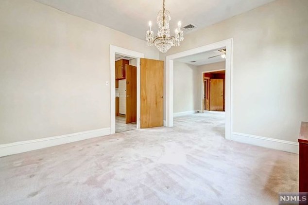 683 Teneyck Ave, Lyndhurst NJ 07071-2824 exterior