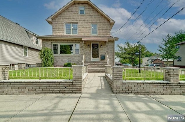 683 Teneyck Ave, Lyndhurst, NJ 07071-2829