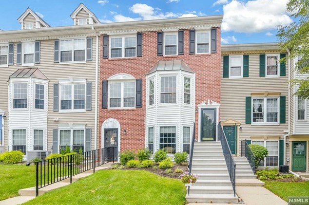 1201 Sycamore Ln, Mahwah, NJ 07430