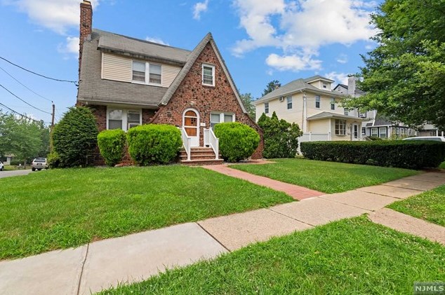 172 Larch Ave, Teaneck, NJ 07666