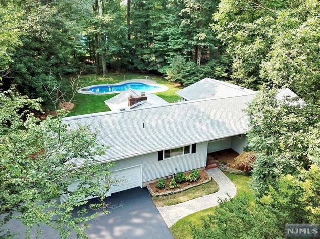 18 Summit Ave, Montvale, NJ 07645