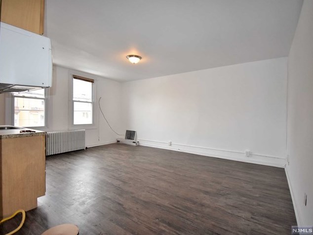 237 Haledon Ave #apt A, Paterson, NJ 07508