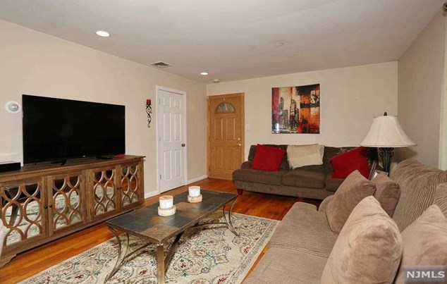 22 Mtn Ave, Westwood NJ 07676-5002 exterior