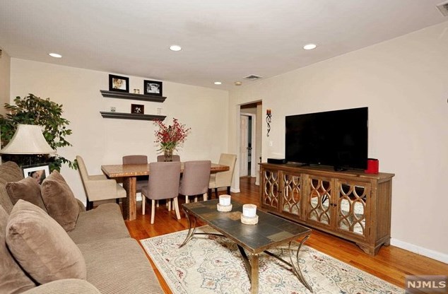 22 Mtn Ave, Westwood NJ 07676-5002 exterior