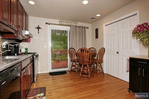 22 Mtn Ave, Westwood NJ 07676-5002 exterior