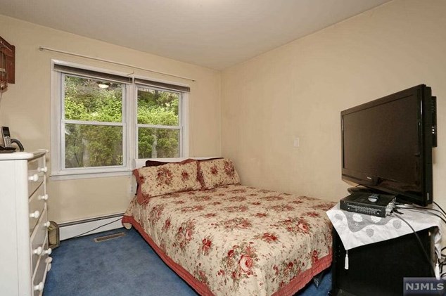 22 Mtn Ave, Westwood NJ 07676-5002 exterior