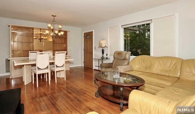 22 Mtn Ave, Westwood NJ 07676-5002 exterior