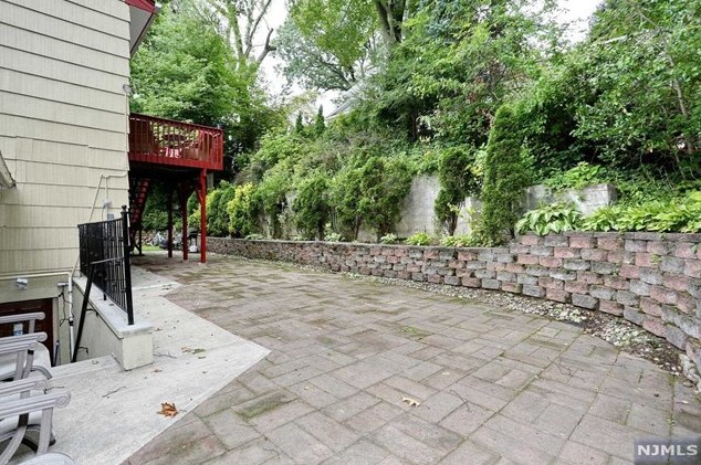 22 Mtn Ave, Westwood NJ 07676-5002 exterior