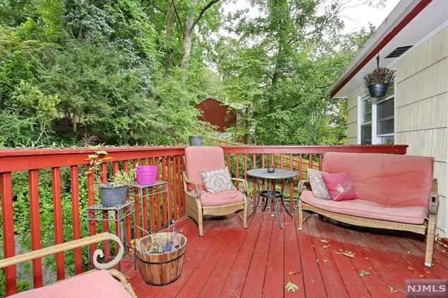 22 Mtn Ave, Westwood NJ 07676-5002 exterior