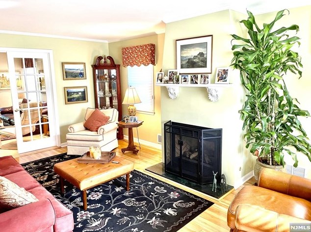 71 Hillcrest Dr, Dumont, NJ 07628