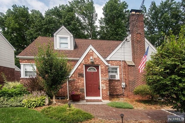 28 Merritt Ave, Dumont, NJ 07628