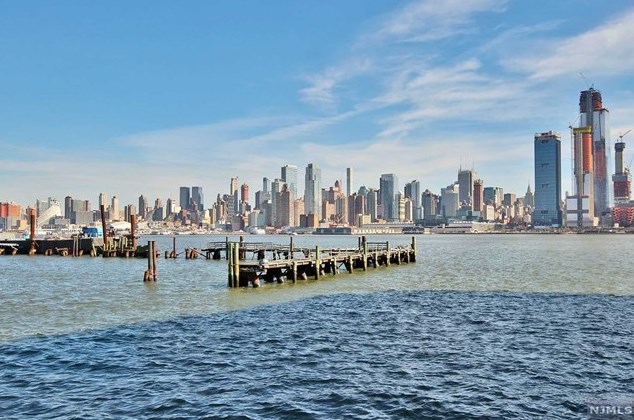 600 Harbor Blvd #674, Union City, NJ 07086