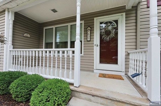 637 Aster Ln, Westwood, NJ 07675-6419
