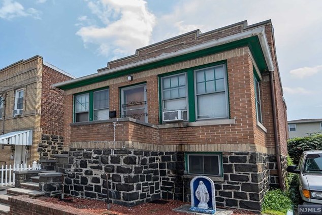 222 7th St, Fairview, NJ 07022
