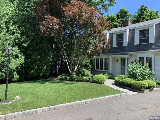 424 Eton Ct, Ridgewood, NJ 07450