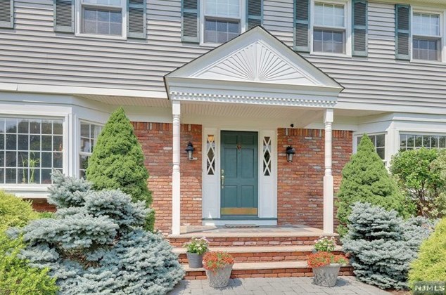 49 Hampshire Rd, Westwood, NJ 07676-4526