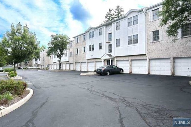 20 Colonial Village Dr, Hillsdale, NJ 07642-1409