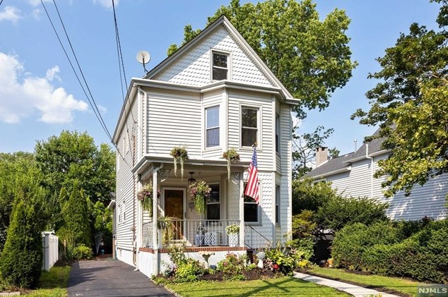 143 Highland Cross, Rutherford, NJ 07070-2105