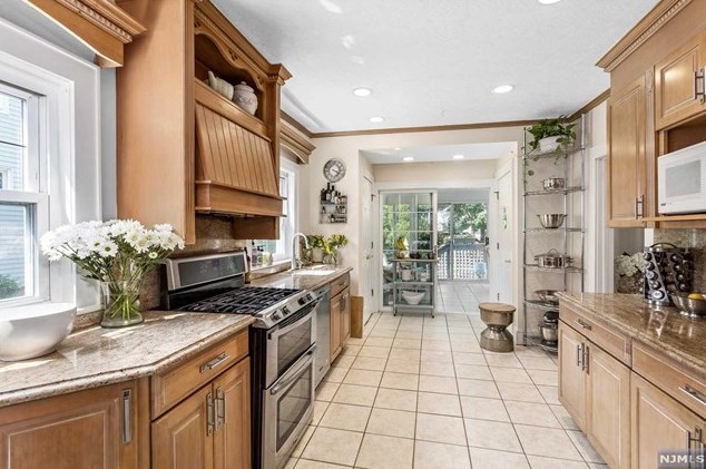 143 Highland Cross, Rutherford NJ  07070-2105 exterior