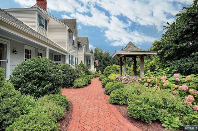 11 Harriot Ave, Harrington Park, NJ 07640