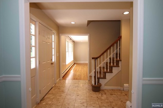 83 Hampshire Hill Rd, Upper Saddle River, NJ 07458