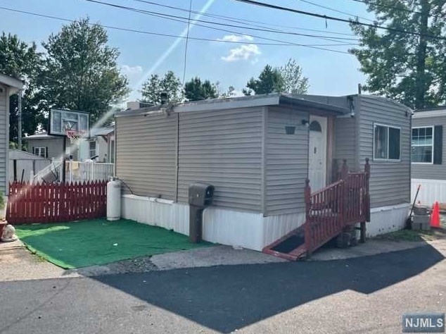 8 W Third St, Moonachie, NJ 07074