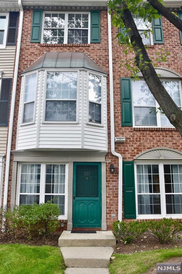 727 Pepperidge Rd, Mahwah, NJ 07430