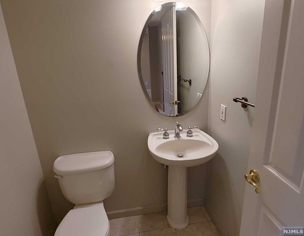 122 Carriage Ct, Allendale, NJ 07401
