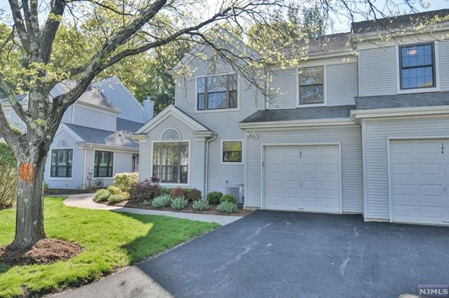 143 Day Ct, Mahwah, NJ 07430