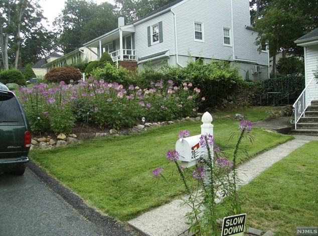 20 Oswego Ave, Oakland, NJ 07436