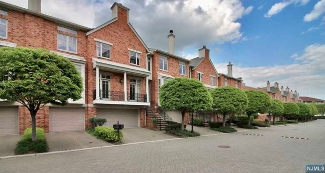 137 Hudson Cove, Edgewater, NJ 07020