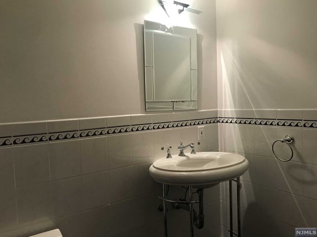 821 6th St, Secaucus NJ  07094-3311 exterior