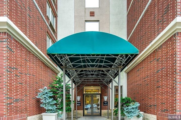5301 City Pl, Edgewater, NJ 07020