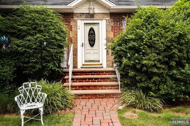 74 Ames Ave, Bergenfield, NJ 07621-1564