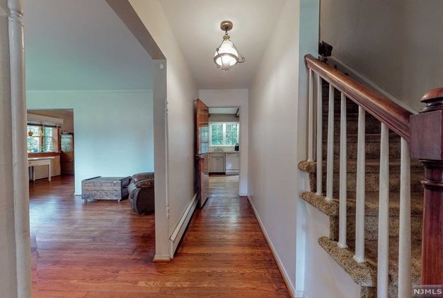 1 Midwood Ave, Allendale, NJ 07401