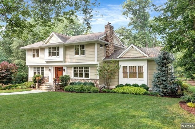 9 Carol St, Mahwah, NJ 07430