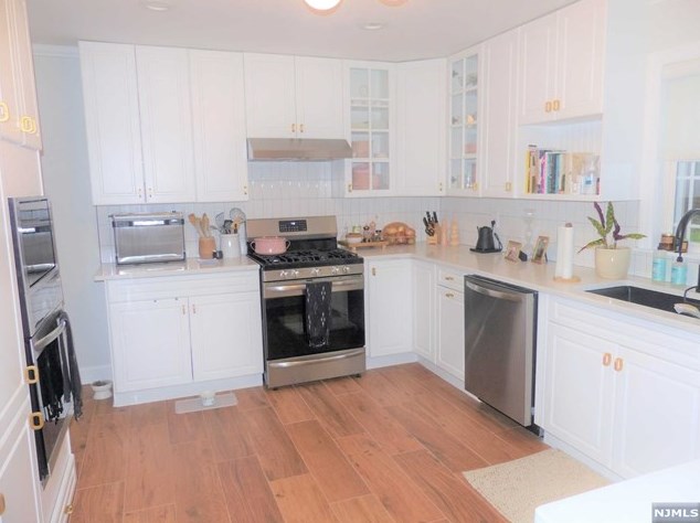 4 Sunset Rd, West Caldwell, NJ 07006-6541