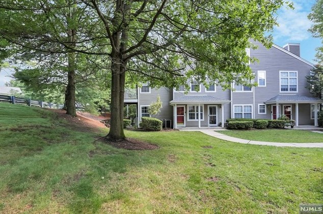 1336 Paddington Rd, Mahwah, NJ 07430