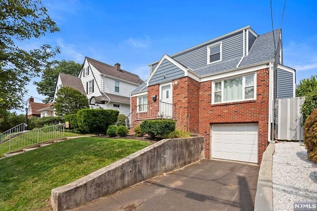 132 Grove St, Lodi, NJ 07644