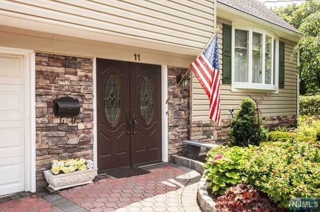11 Prospect Ave, Emerson, NJ 07630-1721
