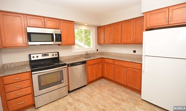 28 Elm St #2, Rutherford, NJ 07070