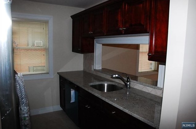 2160 Hoyt Ave #2b, West Fort Lee, NJ 07024