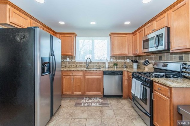 89 Plauderville Ave #15, Outwater, NJ 07026